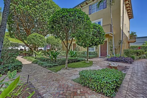 72 SE 6th Avenue Delray Beach FL 33483