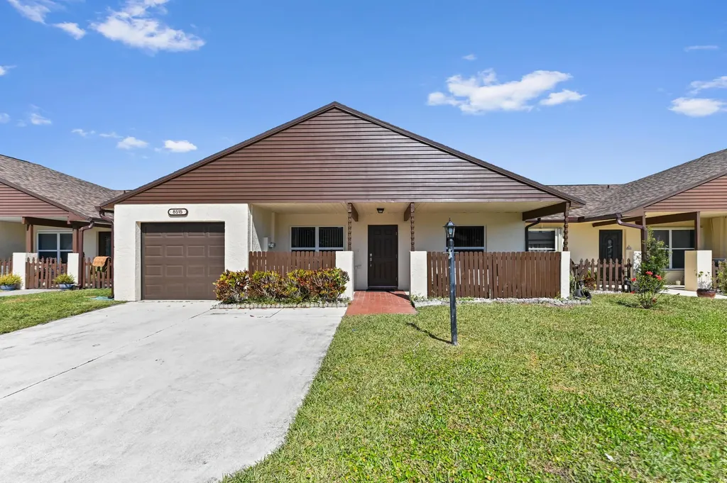 8515 Lake Point Court Lake Worth FL 33467