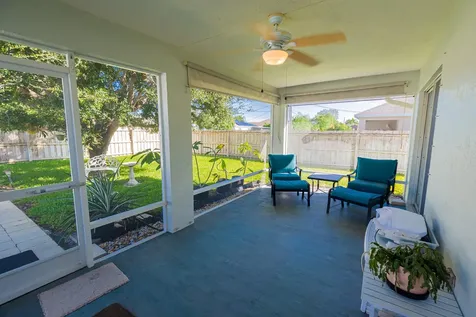 413 Sw Mccomb Avenue Port Saint Lucie FL 34953