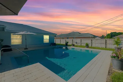 413 Sw Mccomb Avenue Port Saint Lucie FL 34953