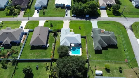 413 Sw Mccomb Avenue Port Saint Lucie FL 34953