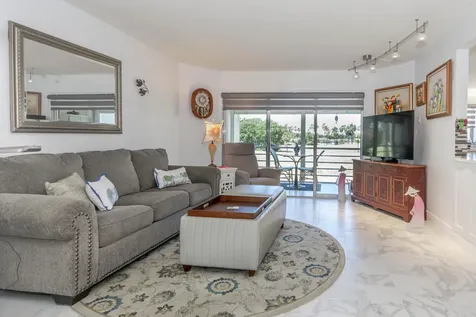 3951 Via Poinciana Lake Worth FL 33467