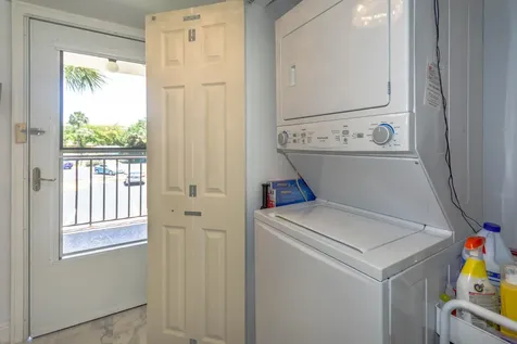 3951 Via Poinciana Lake Worth FL 33467