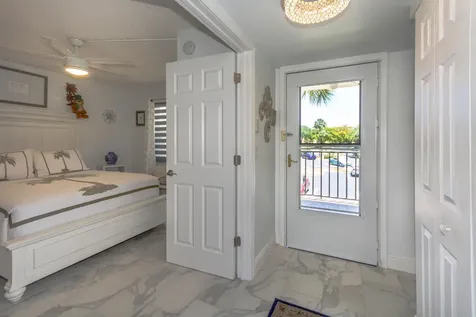 3951 Via Poinciana Lake Worth FL 33467
