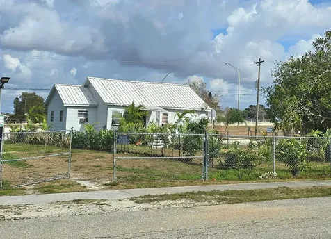 315 Avenue J Moore Haven FL 33471