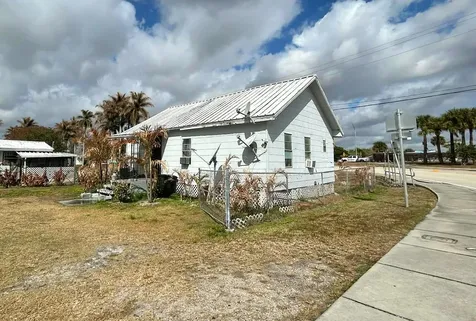 315 Avenue J Moore Haven FL 33471