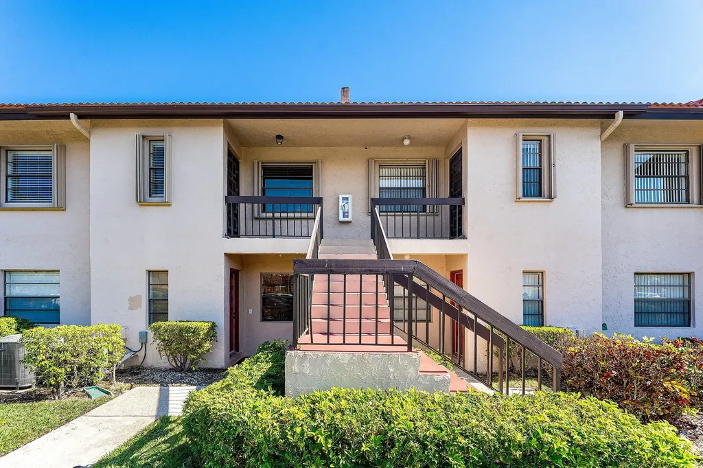 9283 Vista Del Lago Boca Raton FL 33428