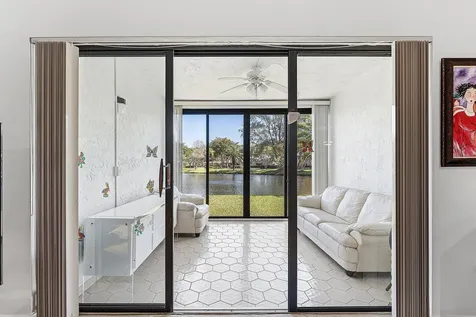 9283 Vista Del Lago Boca Raton FL 33428
