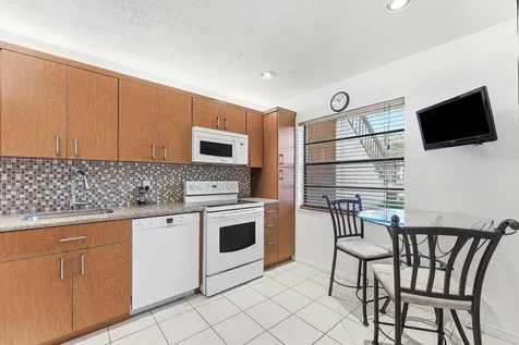 9283 Vista Del Lago Boca Raton FL 33428