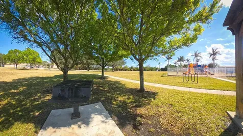 2142 Sw Newport Isles Boulevard Port Saint Lucie FL 34953