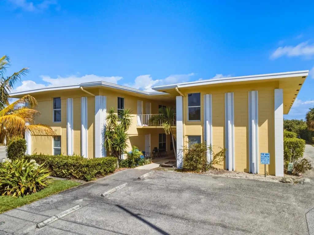 727 Hummingbird Way North Palm Beach FL 33408