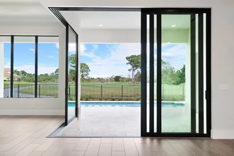 109 Se Via Verona Port Saint Lucie FL 34984