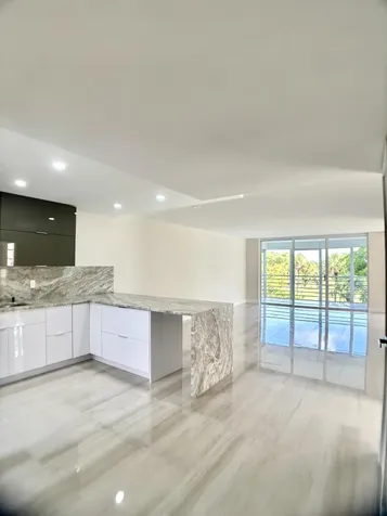 3960 Oaks Clubhouse Drive Drive Pompano Beach FL 33069