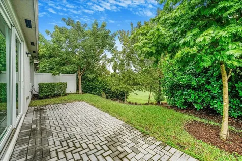 6818 Pointe Of Woods Drive West Palm Beach FL 33413