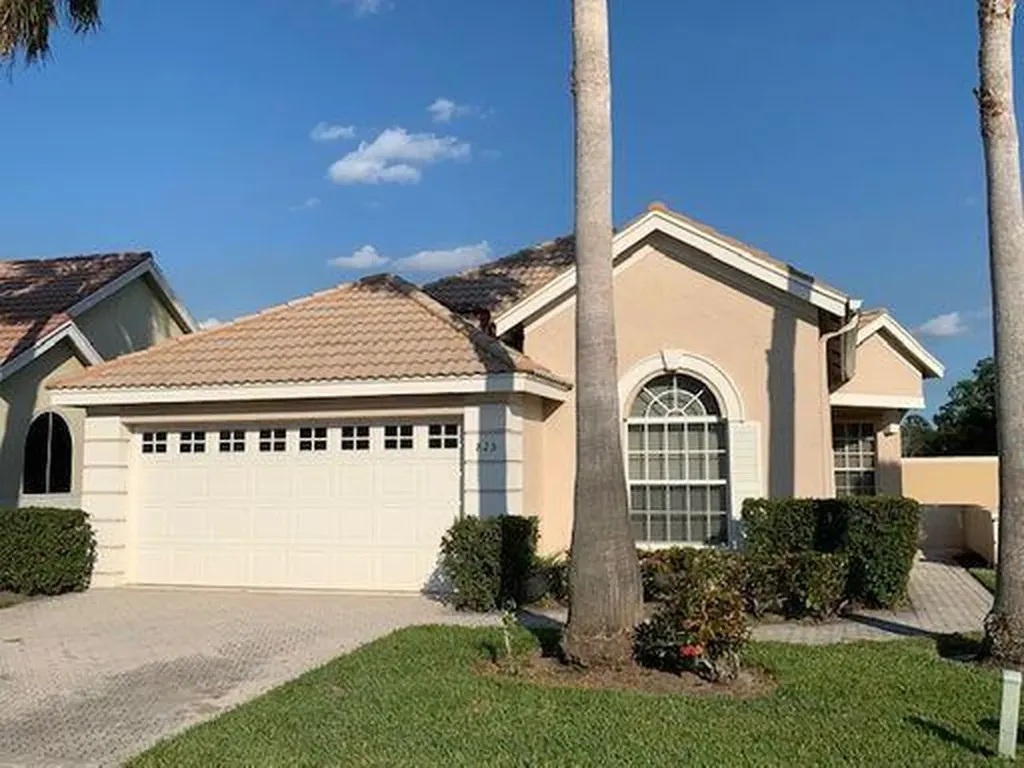 825 SW Andrews Cove Street Port Saint Lucie FL 34986