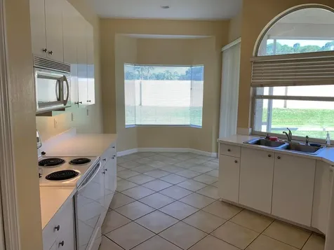 825 SW Andrews Cove Street Port Saint Lucie FL 34986