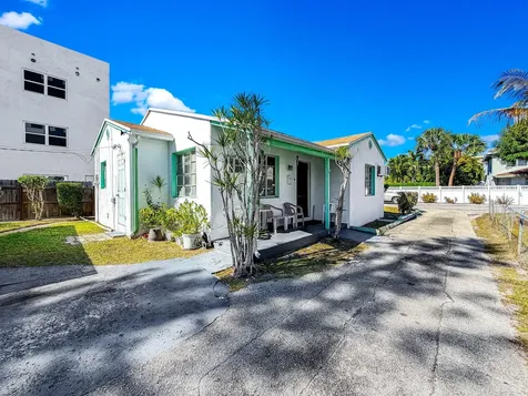 318 N Lakeside Court West Palm Beach FL 33407