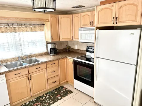 1401 S 33 Road Hollywood FL 33021
