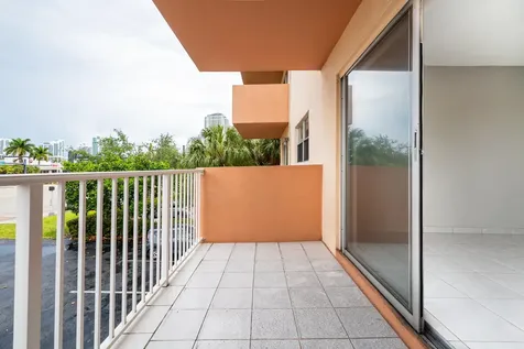 2200 E Hallandale Beach Boulevard Hallandale Beach FL 33009