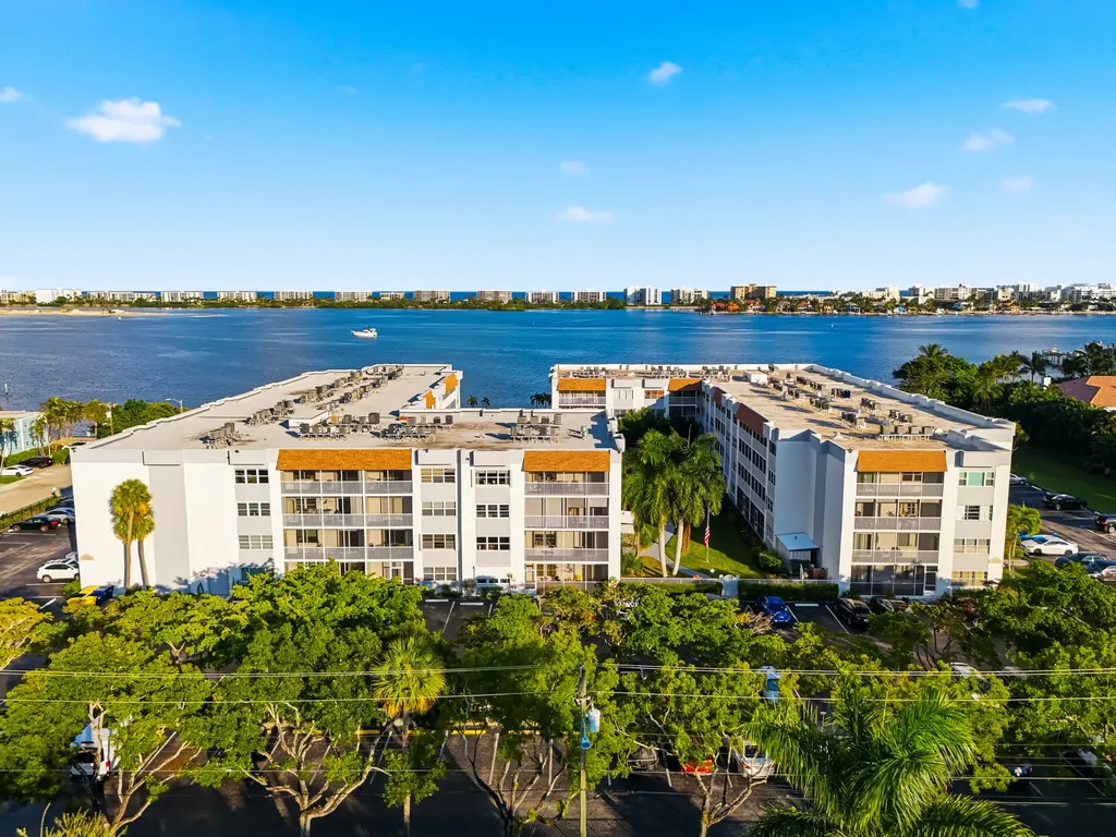 1502 S Lakeside Drive Lake Worth Beach FL 33460
