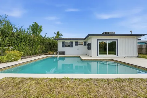 533 Riverside Drive Palm Beach Gardens FL 33410