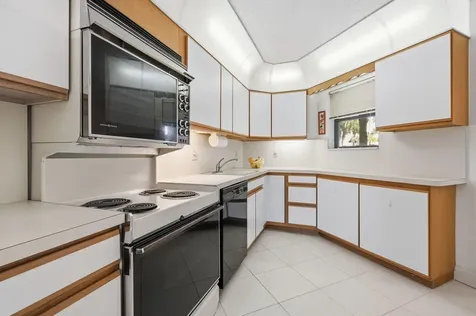5701 Camino Del Sol Boca Raton FL 33433