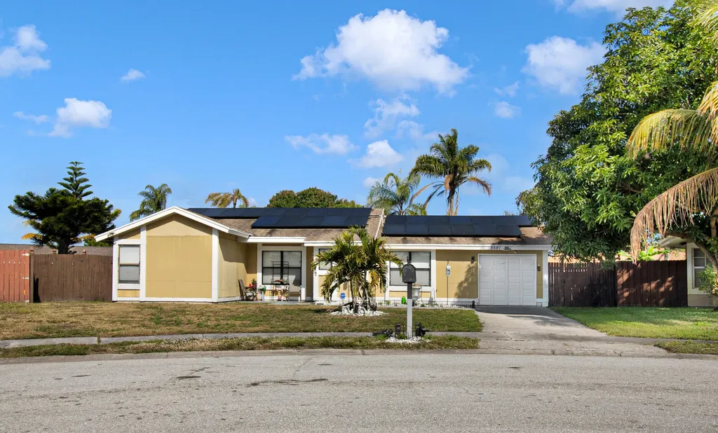 5591 Cynwyd Circle Lake Worth FL 33463