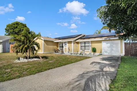 5591 Cynwyd Circle Lake Worth FL 33463
