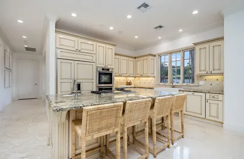 233 El Pueblo Way Palm Beach FL 33480