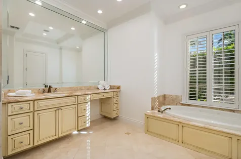 233 El Pueblo Way Palm Beach FL 33480