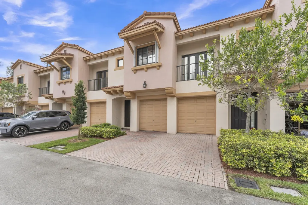 6077 Grand Cypress Circle Coconut Creek FL 33073
