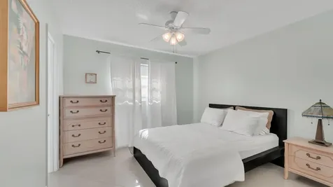 5640 Sw 3rd Place Margate FL 33068
