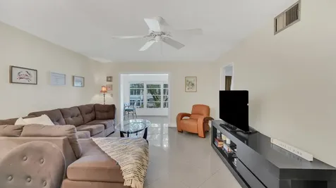5640 Sw 3rd Place Margate FL 33068