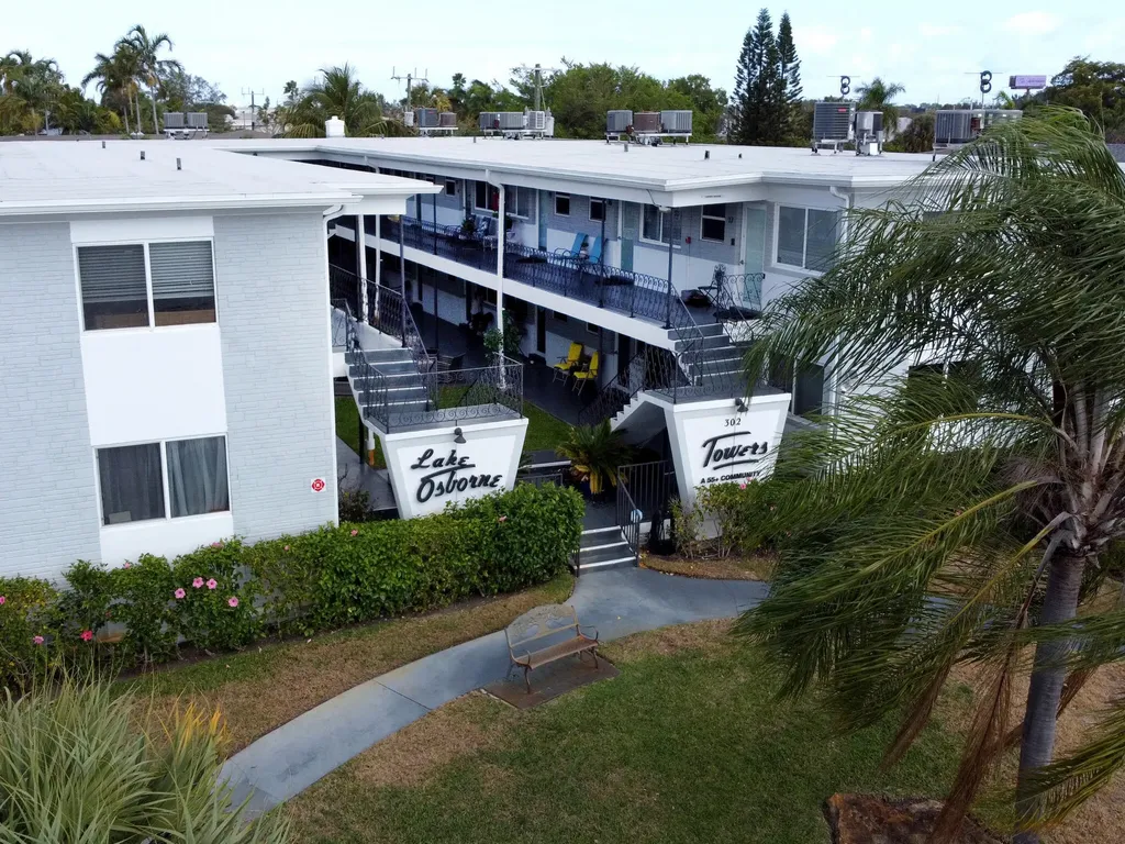 302 Lake Osborne Drive Lake Worth Beach FL 33461