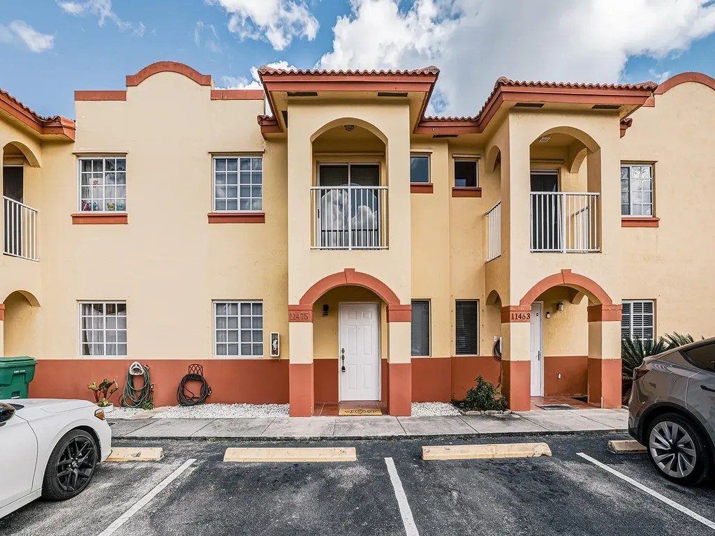 11475 NW 94th Place Hialeah Gardens FL 33018
