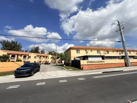 11475 NW 94th Place Hialeah Gardens FL 33018