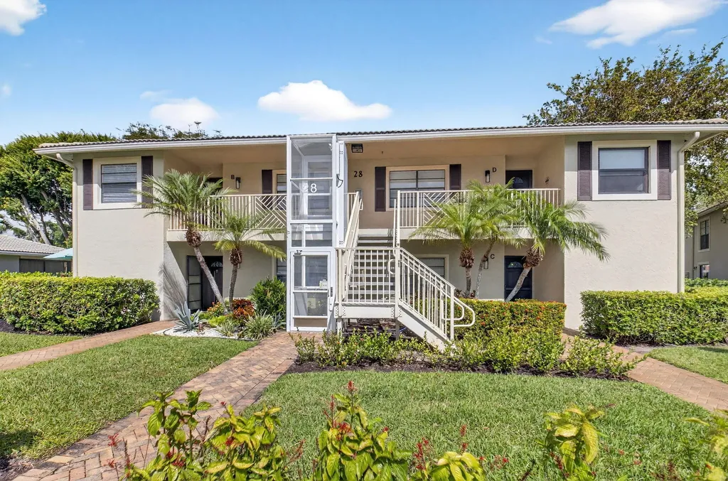 28 Stratford Lane Boynton Beach FL 33436