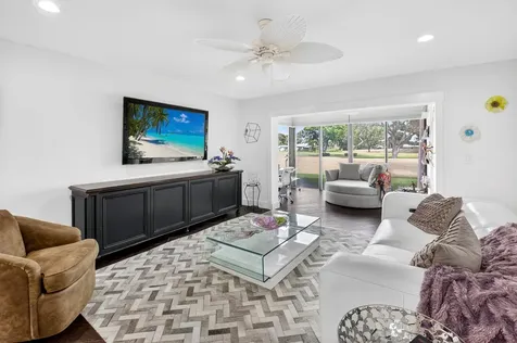 28 Stratford Lane Boynton Beach FL 33436
