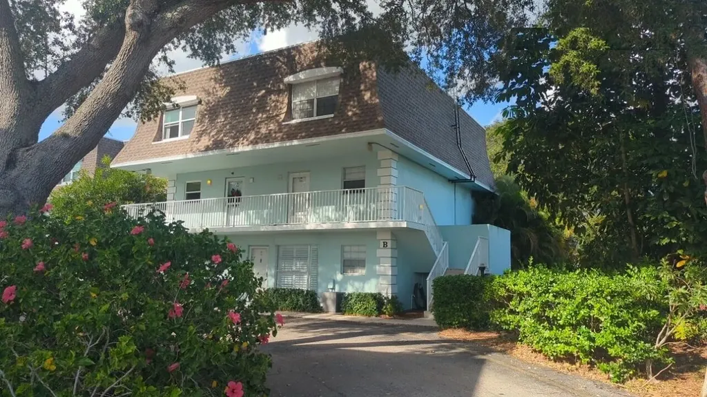 1901 Indian River Boulevard Vero Beach FL 32960