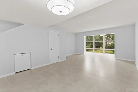1901 Indian River Boulevard Vero Beach FL 32960