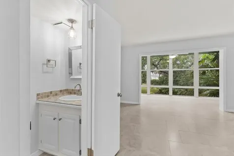 1901 Indian River Boulevard Vero Beach FL 32960