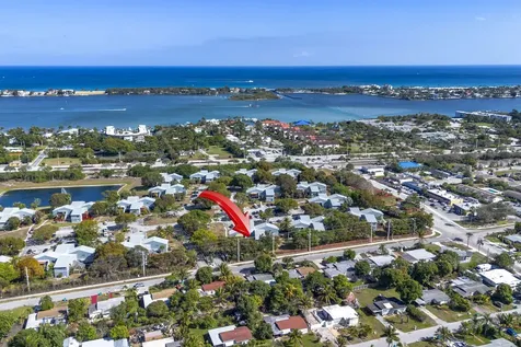 30 Crossings Circle Boynton Beach FL 33435