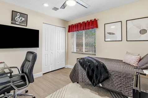 5077 Prairie Dunes Village Circle Lake Worth FL 33463