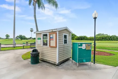 5077 Prairie Dunes Village Circle Lake Worth FL 33463