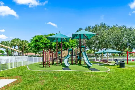 5077 Prairie Dunes Village Circle Lake Worth FL 33463
