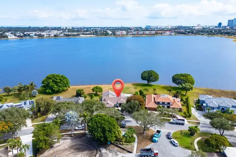 2308 Embassy Drive West Palm Beach FL 33401