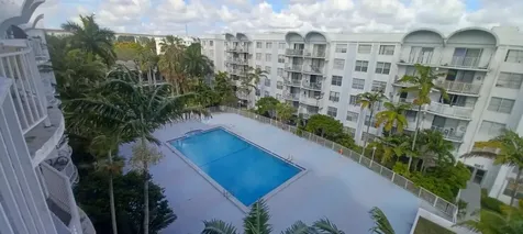 492 NW 165th Street Road Miami FL 33169