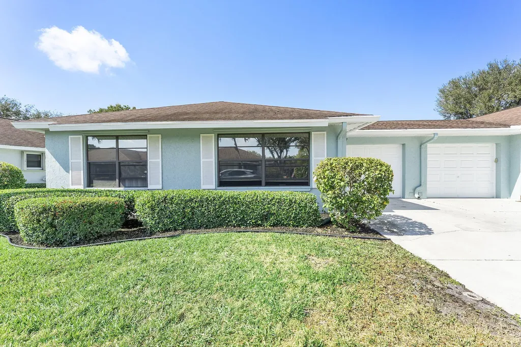 9860 Pecan Tree Drive Boynton Beach FL 33436