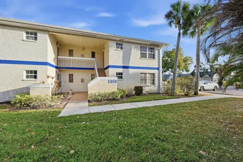 1502 SE Royal Green Circle Port Saint Lucie FL 34952