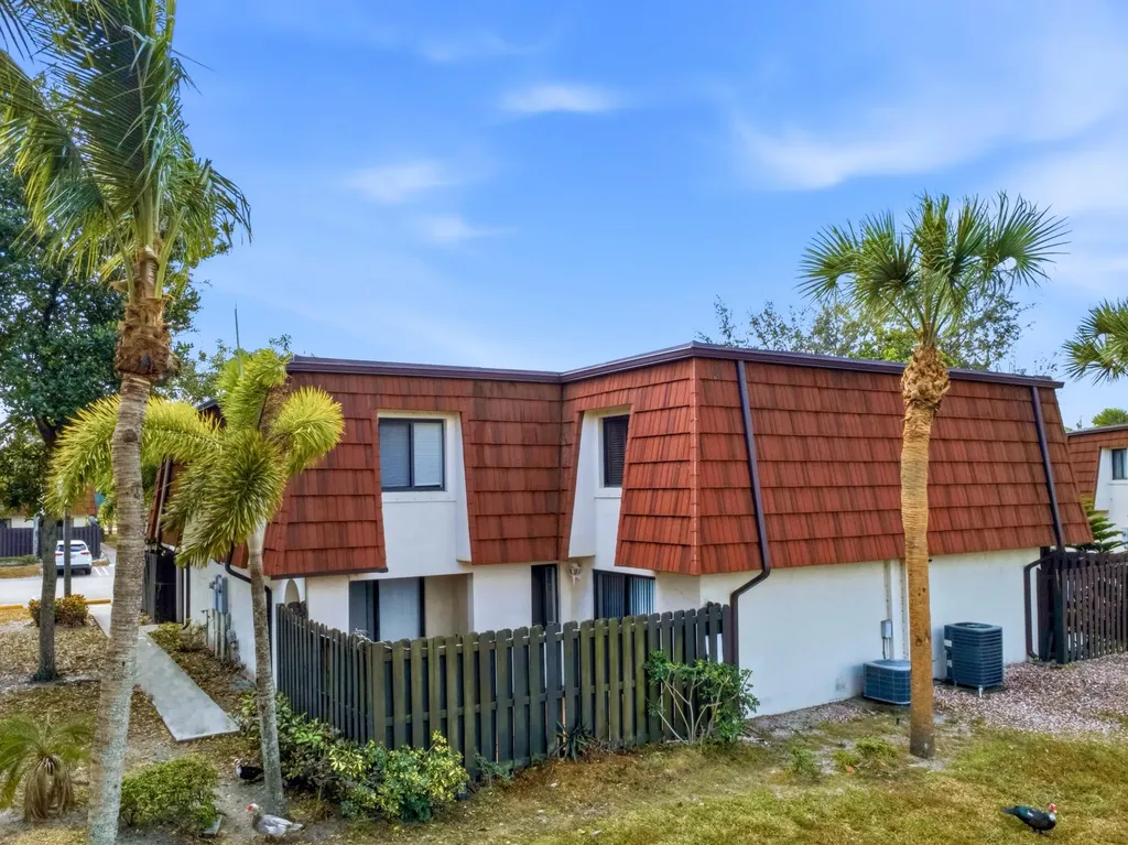 2221 White Pine Circle Greenacres FL 33415